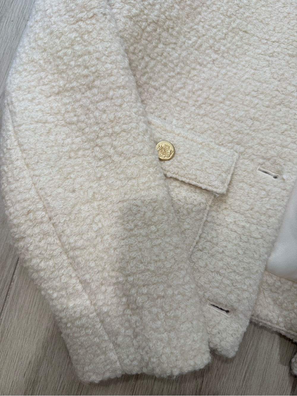 Abercrombie & Fitch Cream Bouclé Collarless Blazer with Gold Buttons - Picture 3 of 3